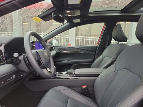 Used 2025 Toyota Camry XSE FWD image 16