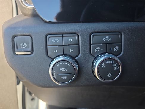 New 2026 GMC Sierra 1500 SLE image 26