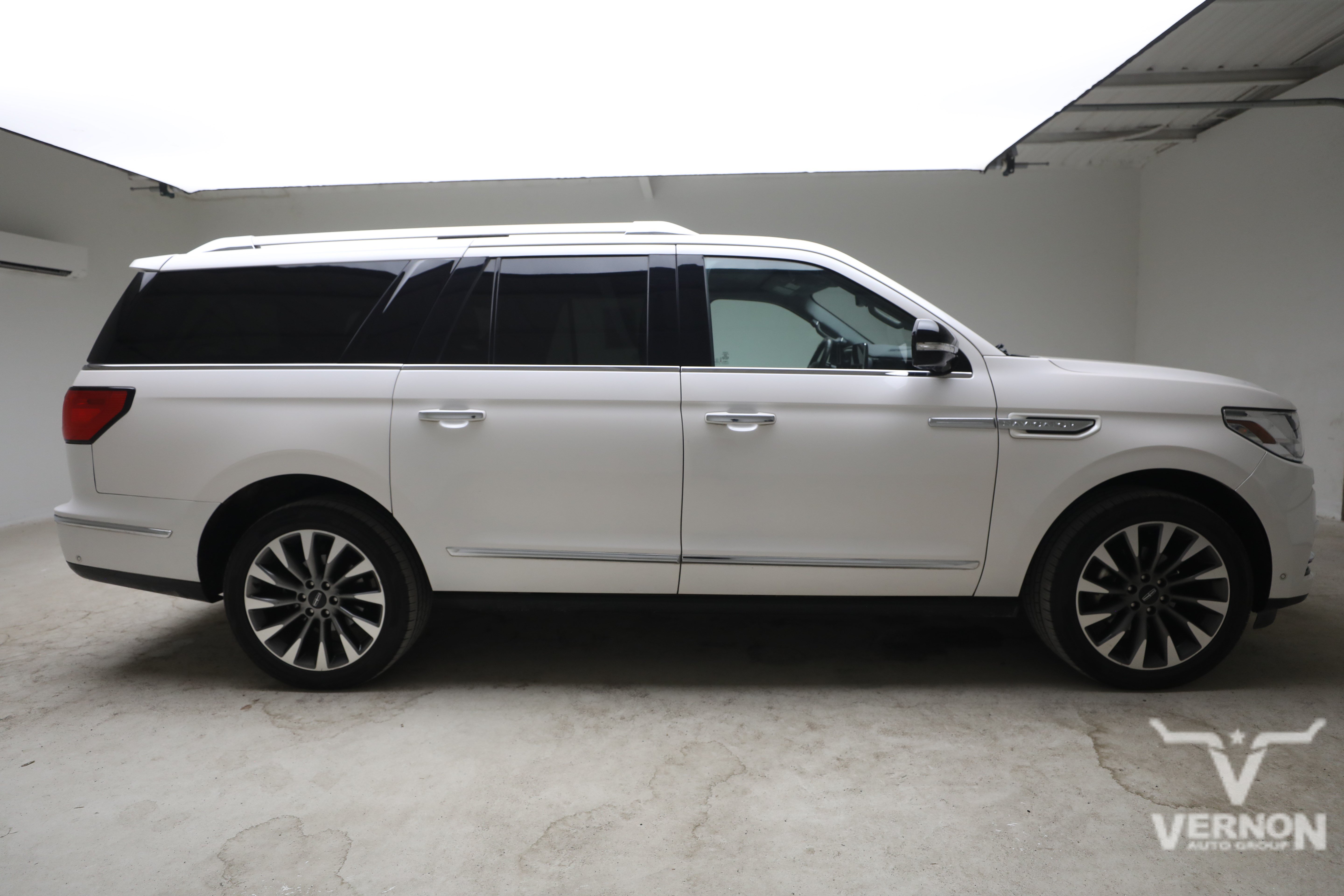 Used 2019 Lincoln Navigator L Select w/ Technology Package RWD image 6