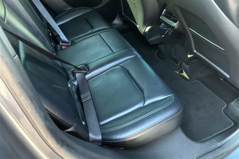 Used 2022 Tesla Model Y Long Range AWD/4WD image 35