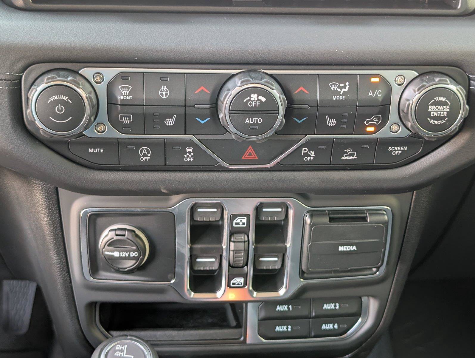 New 2027 Jeep Wrangler Unlimited Sahara AWD/4WD image 24