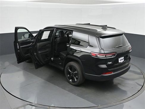 New 2025 Jeep Grand Cherokee L Altitude image 44