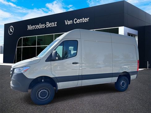 Used 2024 Mercedes-Benz Sprinter 2500 image 6