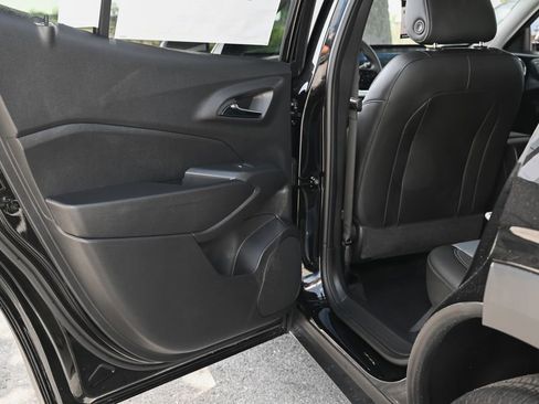 New 2026 Chevrolet Trax LT w/ LPO, Blackout Package FWD image 30