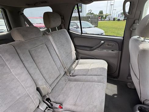 Used 2005 Toyota Sequoia SR5 AWD/4WD image 16