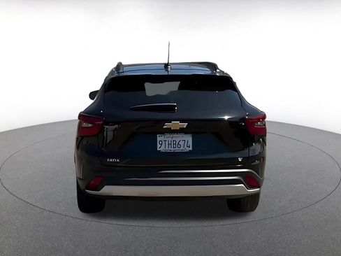 Used 2025 Chevrolet Trax LT w/ LT Convenience Package FWD image 10