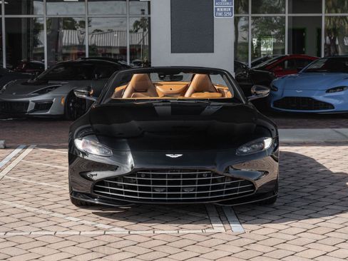 Used 2021 Aston Martin V8 Vantage Roadster image 18