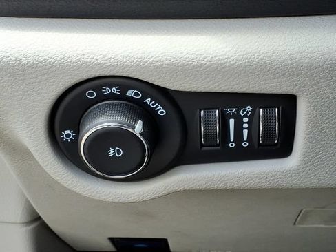 Used 2024 Chrysler Pacifica Limited FWD image 22
