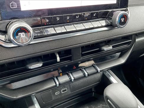 Used 2025 Chevrolet Colorado Trail Boss image 32