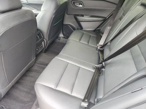 Used 2025 Nissan Rogue SL w/ Tech Package FWD image 32