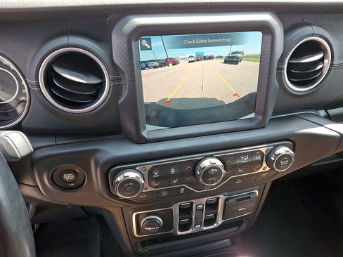 Used 2020 Jeep Gladiator Overland AWD/4WD image 15