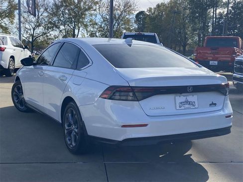 Used 2023 Honda Accord EX image 40