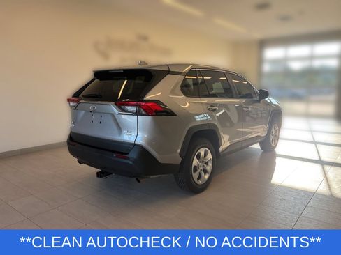 Used 2022 Toyota RAV4 LE AWD/4WD image 2