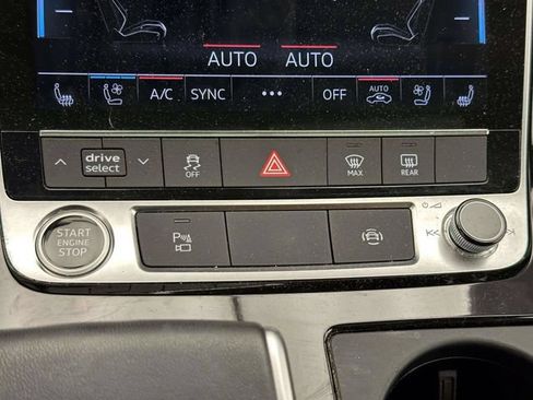 Used 2023 Audi Q7 3.0T Premium Plus AWD/4WD image 27