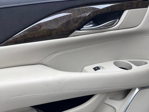 Used 2019 Cadillac Escalade Luxury AWD/4WD image 38