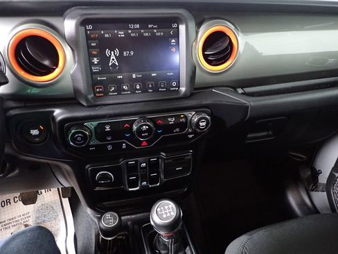 Used 2022 Jeep Wrangler Unlimited Sahara AWD/4WD image 29