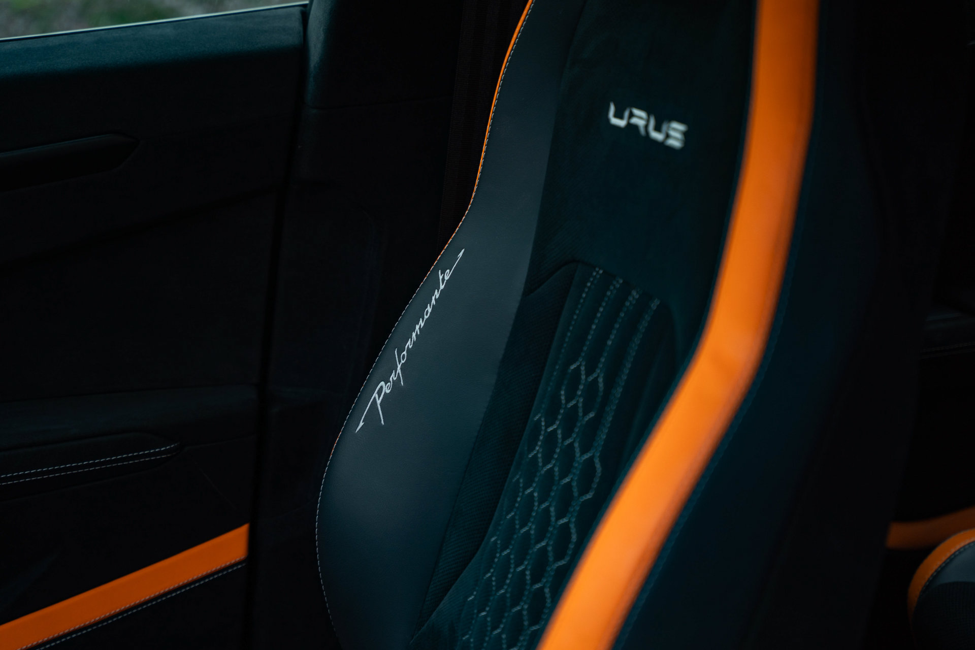 Used 2024 Lamborghini Urus Performante AWD/4WD image 23