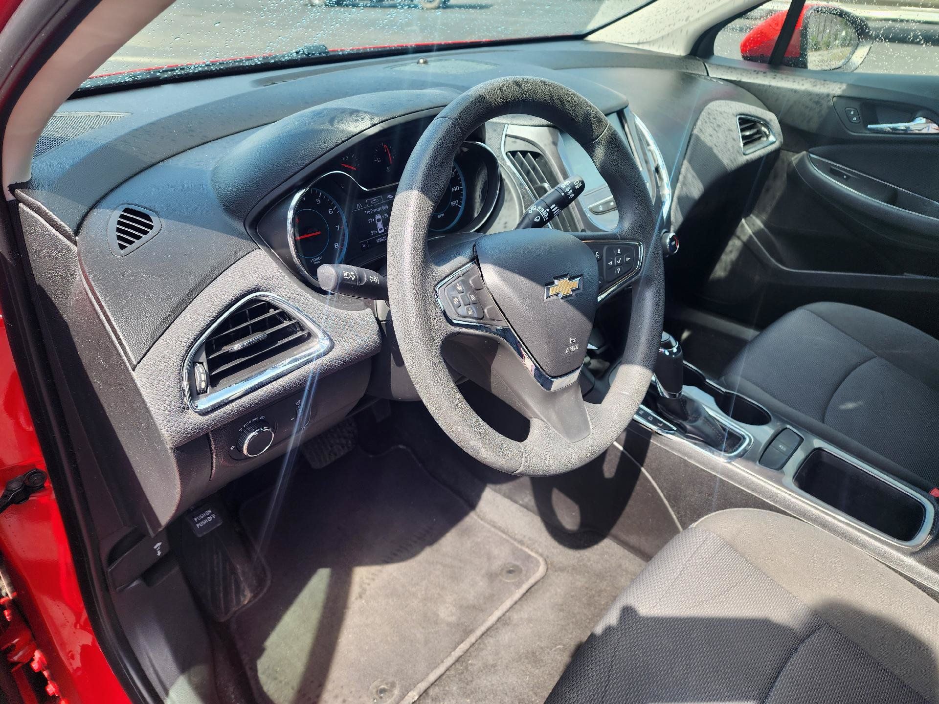 Used 2018 Chevrolet Cruze LT FWD image 6