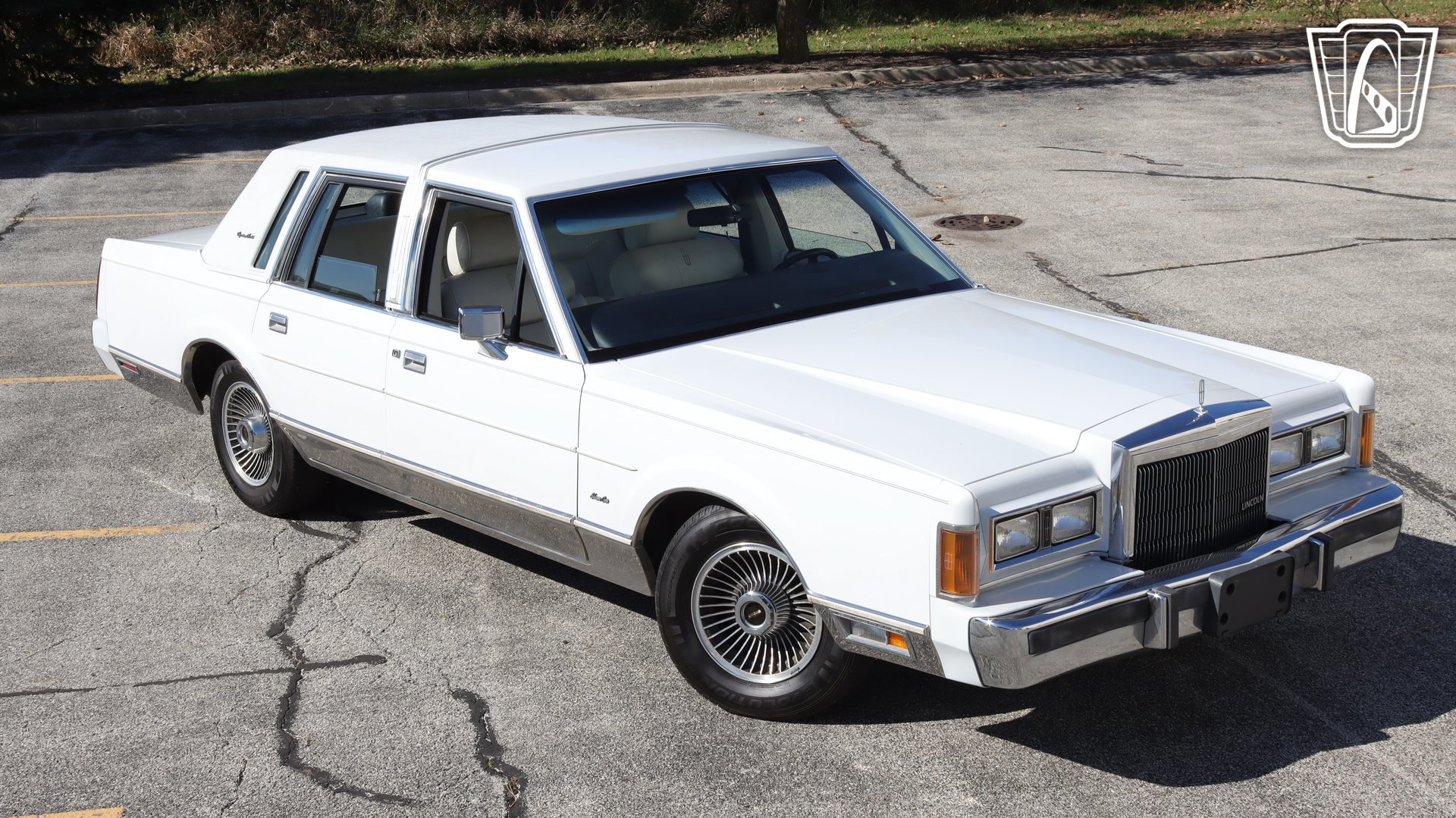 Used 1989 Lincoln Town Car Signature RWD image 27