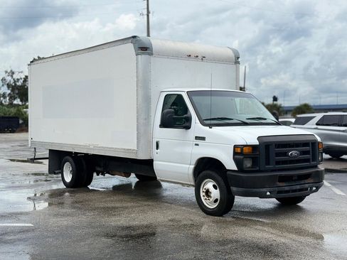 Used 2015 Ford E-350 and Econoline 350 Super Duty image 7