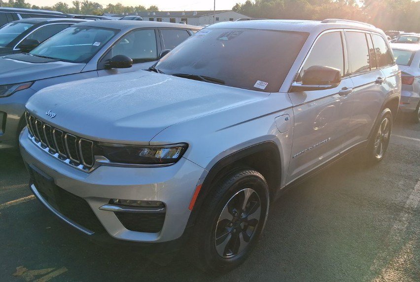 Used 2023 Jeep Grand Cherokee 4WD 4xe image 4