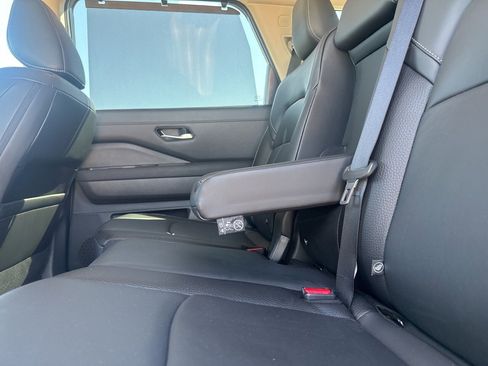 Certified 2025 Nissan Pathfinder SL image 42