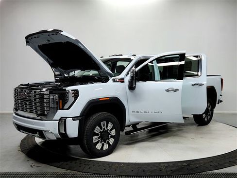 New 2026 GMC Sierra 2500 Denali w/ Denali Reserve Package image 11