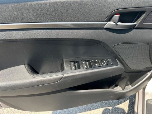Used 2020 Hyundai Elantra SE w/ Cargo Package (C1) FWD image 11