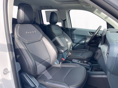 Used 2025 Ford Maverick Lobo image 15