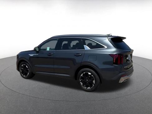 Used 2024 Kia Sorento S FWD image 9