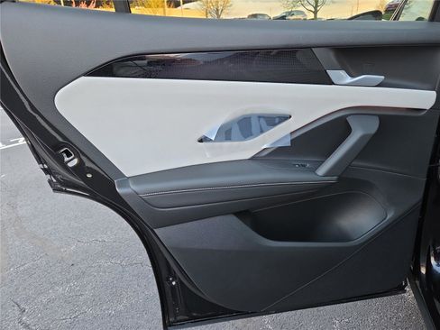 New 2026 Volkswagen Tiguan SE image 24