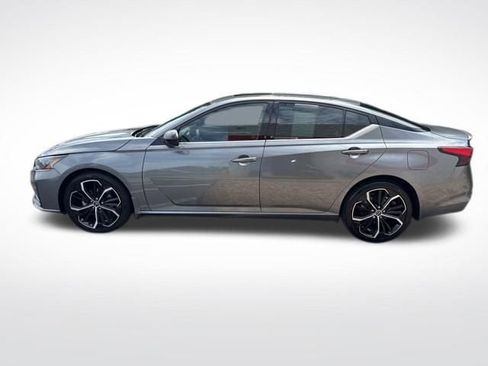 Used 2023 Nissan Altima 2.5 SR w/ SR Premium Package FWD image 4