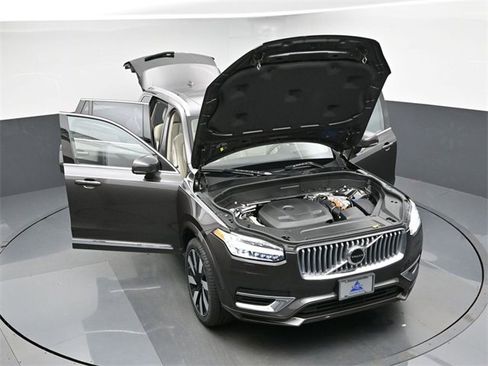 Used 2024 Volvo XC90 T8 Ultimate w/ Lounge Package image 51