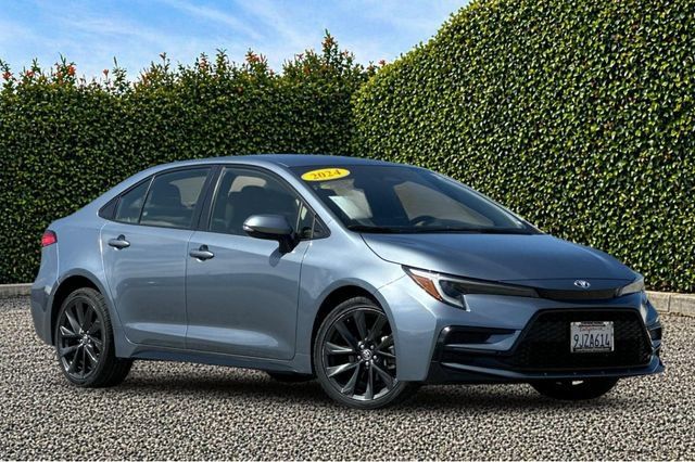 Used 2024 Toyota Corolla SE FWD image 2