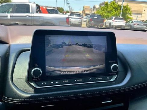 Used 2023 Nissan Rogue SV AWD/4WD image 13