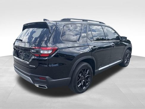 Used 2025 Honda Pilot Touring image 4