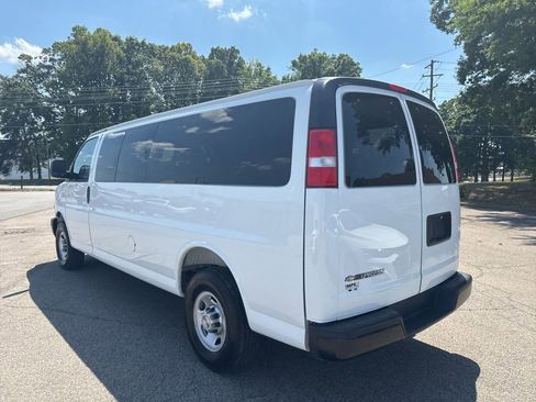 Used 2025 Chevrolet Express 3500 LS RWD image 3