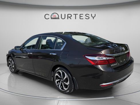 Used 2016 Honda Accord EX image 5