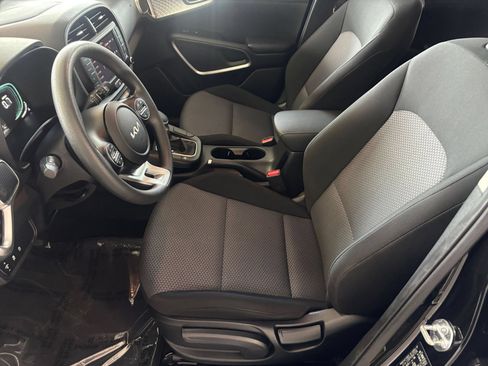Used 2025 Kia Soul LX w/ LX Technology Package FWD image 25