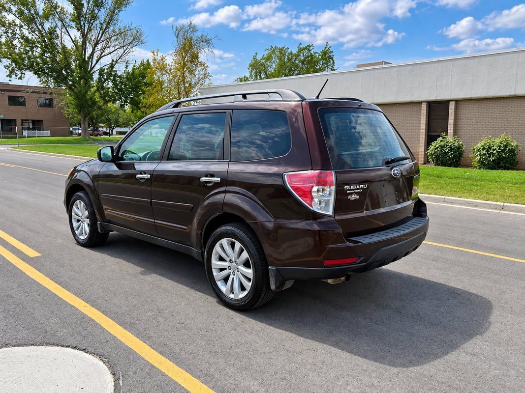 Used 2013 Subaru Forester 2.5X Premium w/ Popular Pkg 1 AWD/4WD image 3