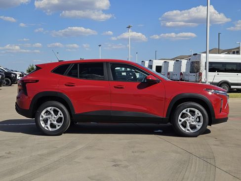 New 2026 Chevrolet Trax LS w/ LS Convenience Package FWD image 7