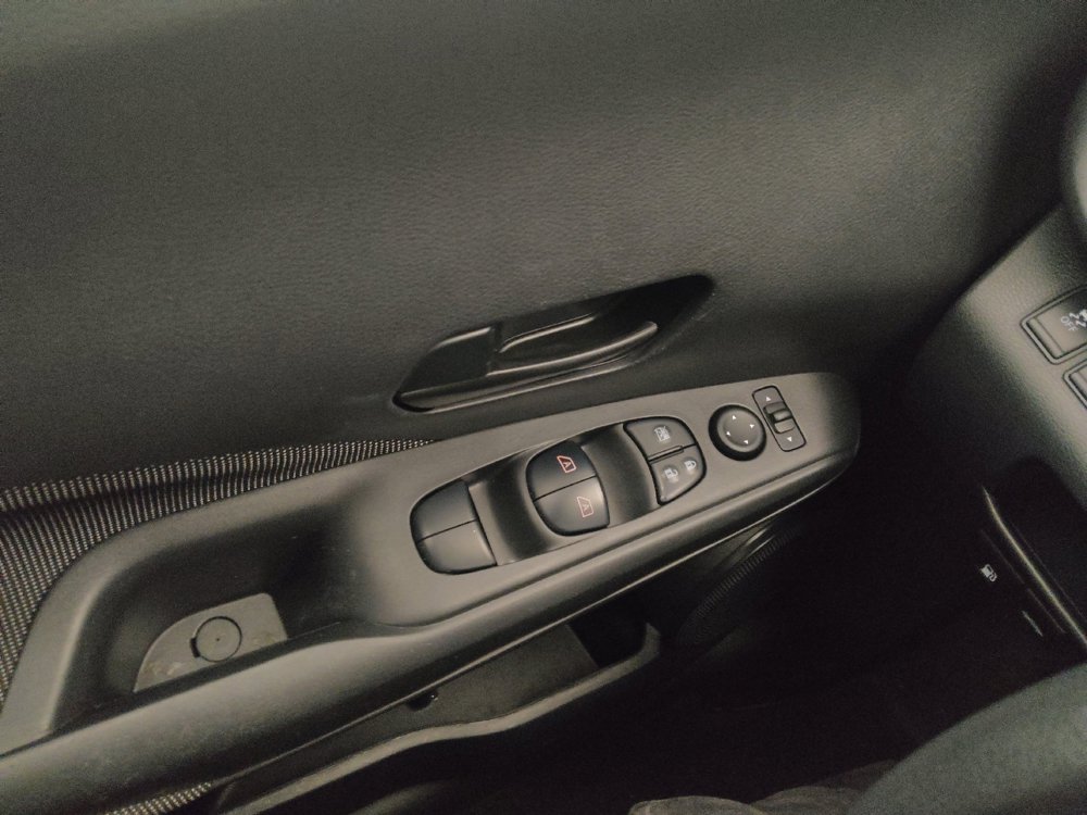 Used 2019 Nissan Kicks S FWD image 27