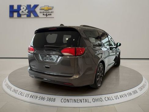 Used 2018 Chrysler Pacifica Touring-L Plus w/ Advanced Safetytec Group FWD image 6