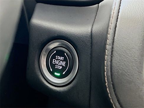 Used 2023 Chevrolet Suburban High Country image 16