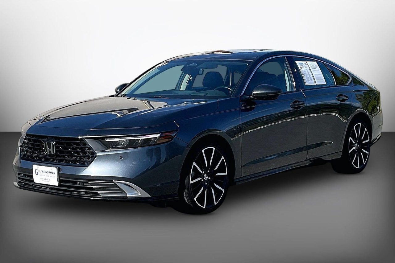 Used 2023 Honda Accord Touring image 4