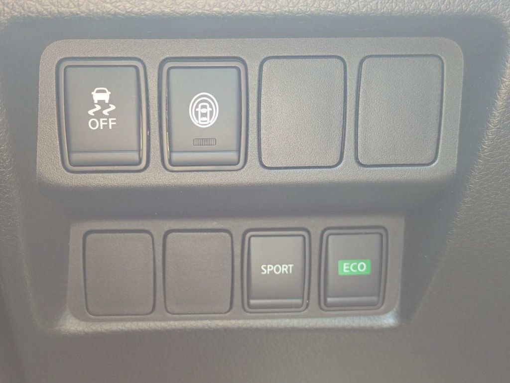Used 2020 Nissan Rogue Sport SV FWD image 24