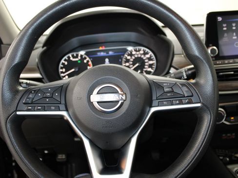 Used 2024 Nissan Altima 2.5 SV FWD image 40