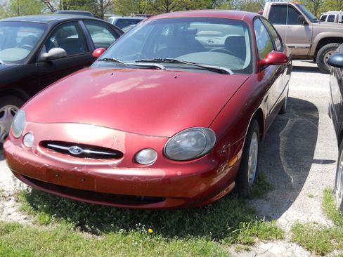 Used 1999 Ford Taurus SE FWD image 1
