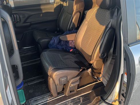 Used 2023 Toyota Sienna XSE image 16