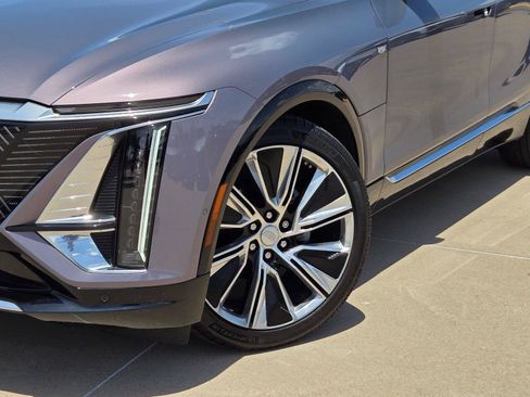 Certified 2024 Cadillac Lyriq Luxury AWD/4WD image 6